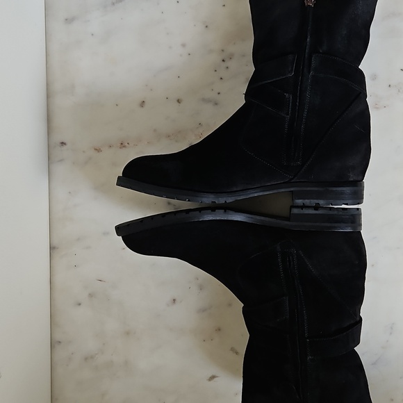 MANOLO BLAHNIK: Black Nubuck Suede Shearling Ankle Boots - Picture 4 of 7